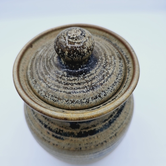 Neutral Colored Pottery with Lid - Picture 10 of 14